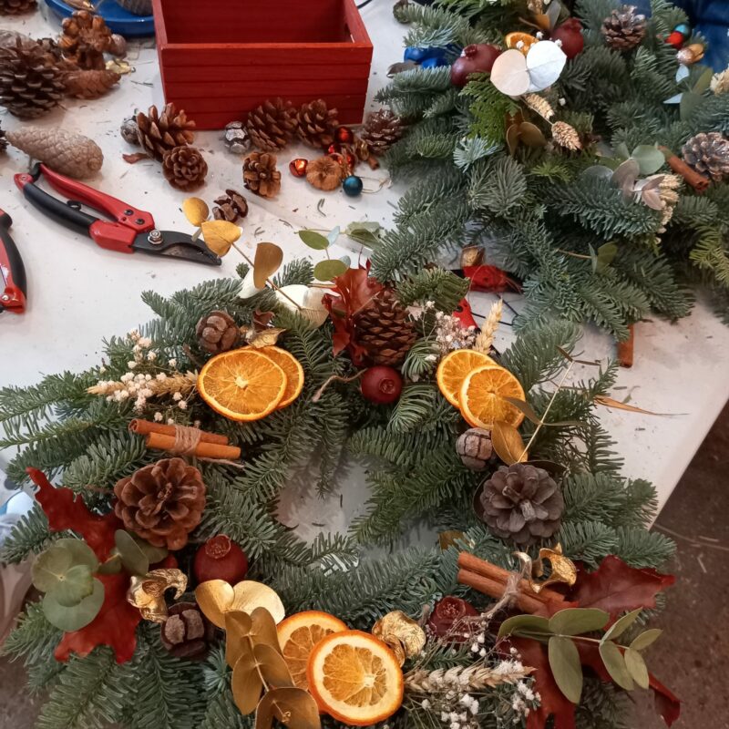 Taller de Coronas Navideñas